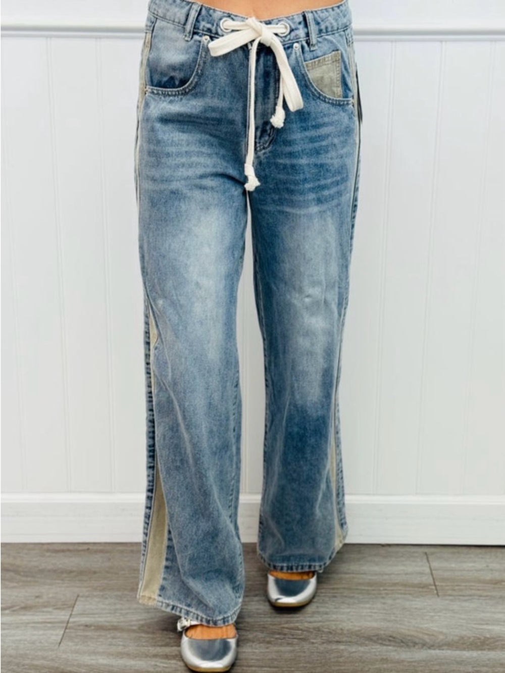 Women's Light Blue Washed Wide-Leg Jeans with Drawstring Waist